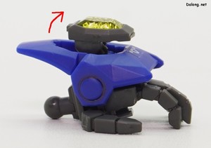 MGSD Destiny Gundam - 손등 안쪽을 눌러서 빔실드 고정부를 전개시킬 수 있는데요. 생각보다 완전히 튀어나오게 하기 쉽지 않습니다. (2/2)