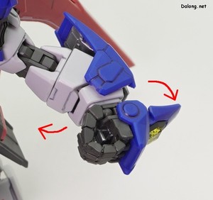 MGSD Destiny Gundam - 손목부가 안쪽으로 한번 더 꺾이는 관절이 있고, 손등 커버도 가동됩니다.