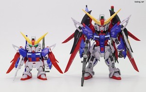 MGSD Destiny Gundam - 2006년에 발매된 BB전사 SD 데스티니 건담과 함께.