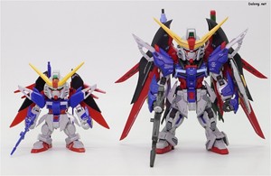 MGSD Destiny Gundam - 2017년에 발매된 SD EX-스탠다드 데스티니 건담과 함께.