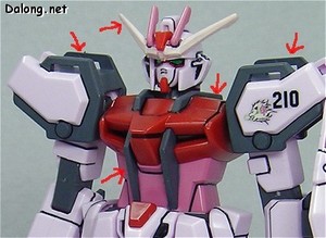 HG Strike Rouge + I.W.S.P. - 기존의 스트라이크와 마찬가지로, 머리의 뿔과 몸체 곳곳의 진회색은 부분도색이 필요합니다. 분홍색 부분 색조합에 실패해서 이질감이 좀 심합니다. ㅠ.ㅠ