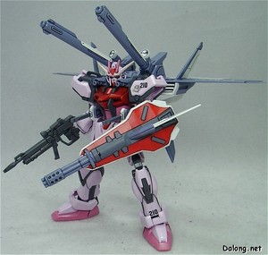 HG Strike Rouge + I.W.S.P. - 루즈+I.W.S.P. 팩의 가장 큰 개성 중 하나는 캐틀링포가 달린 콤바인드 쉴드.