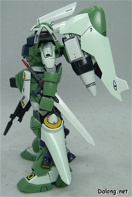HG Ginn Type High-Maneuver (고기동형) - 뒤의 슬러스터 각도상 뒤쪽으로 무게가 쏠립니다. 다행히 관절이 튼튼하긴 하지만 다리의 각도를 잘 설정해야 자빠지는 일이 없습니다.