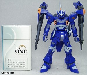 HG Cgue D.E.E.P. Arms - 만국 공통의 기준잣대, 담배갑과의 크기 비교.