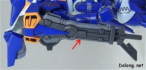 HG Cgue D.E.E.P. Arms - 어깨의 대형 에네르기 포의 양 옆도 회색으로 부분도색.