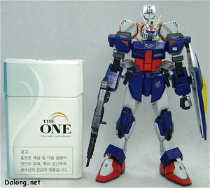 HG 105Dagger + Gunbarrel - 만국 공통의 기준잣대, 담배갑과의 크기 비교.