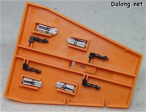 HG 105Dagger + Gunbarrel - 미사일 포드의 오픈모드에 사용되는 자잘한 부품들은 모두 스탠드 밑에 끼워둘 수 있도록 배려되어 있습니다. (예전 HGM 시리즈들처럼) 그런데.. 이것들이 고정이 약해서 잘 떨어